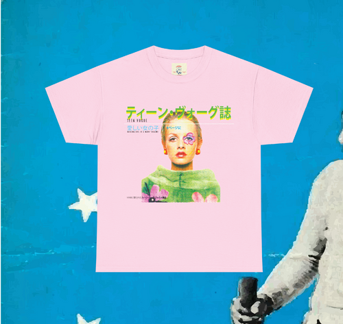 internationally twiggy tee